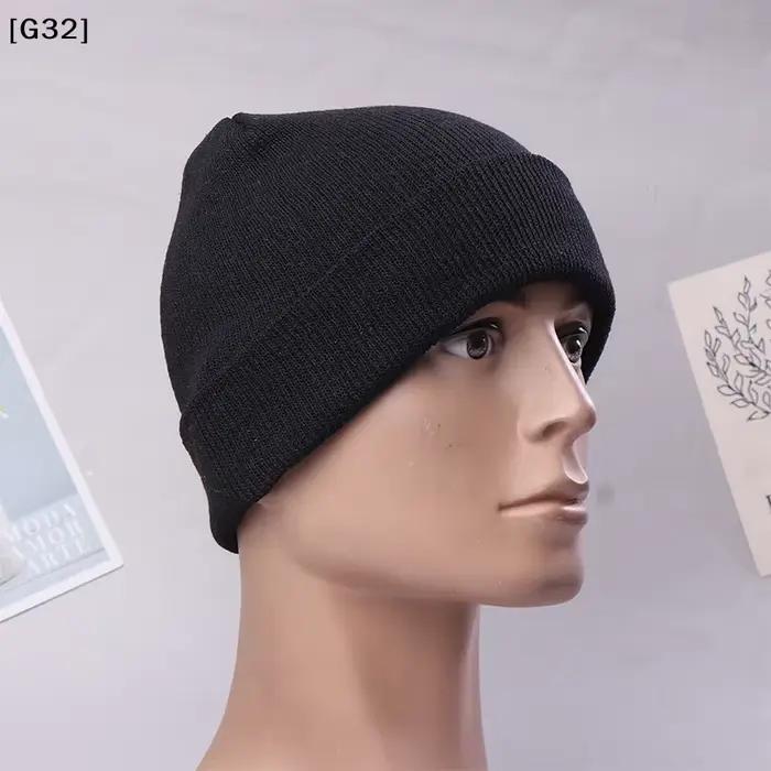 Bonnet en laine tricoté noir
