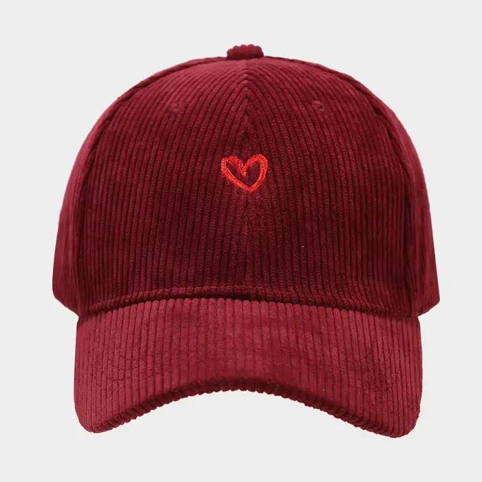 Casquette de baseball en velours cotelé unisexe avec broderie de coeur pour femmes et hommes toutes saisons occasions décontractées