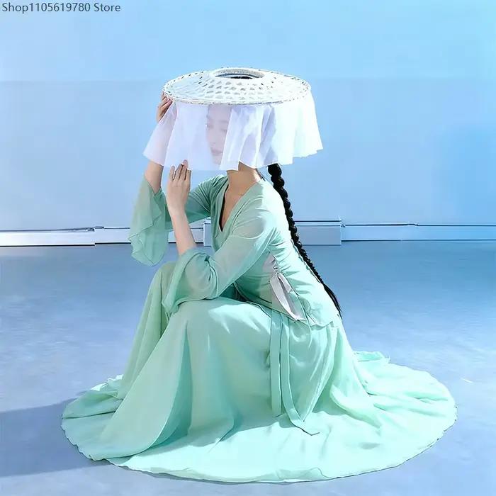 Chapeau de danse de style ancien
