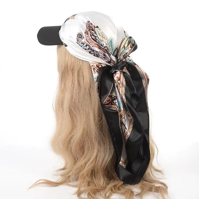 Chapeau foulard en soie satinée pour vacances