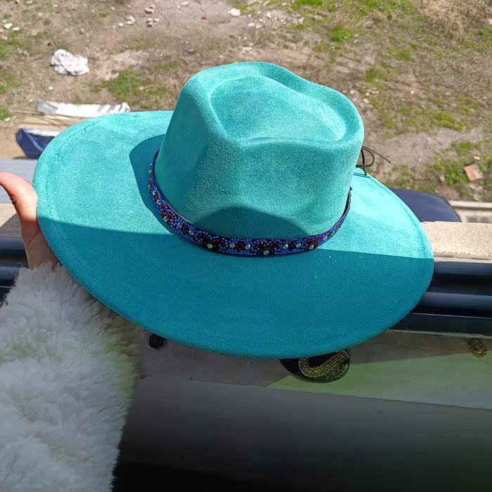 Chapeau Fedora en daim vegan vert paon avec cœur personnalisable gravure logo modèle cœur couronné occassions spéciales unisexe polyvalent élégant