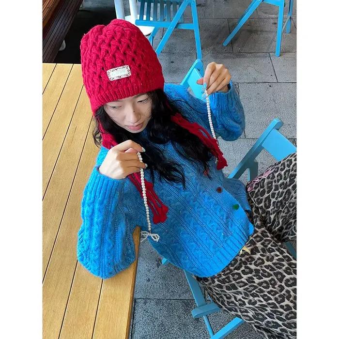 ELFSACK 2025 hiver nouveautés mignon au crochet glands rouge chapeau à rabat d'oreille pour femme