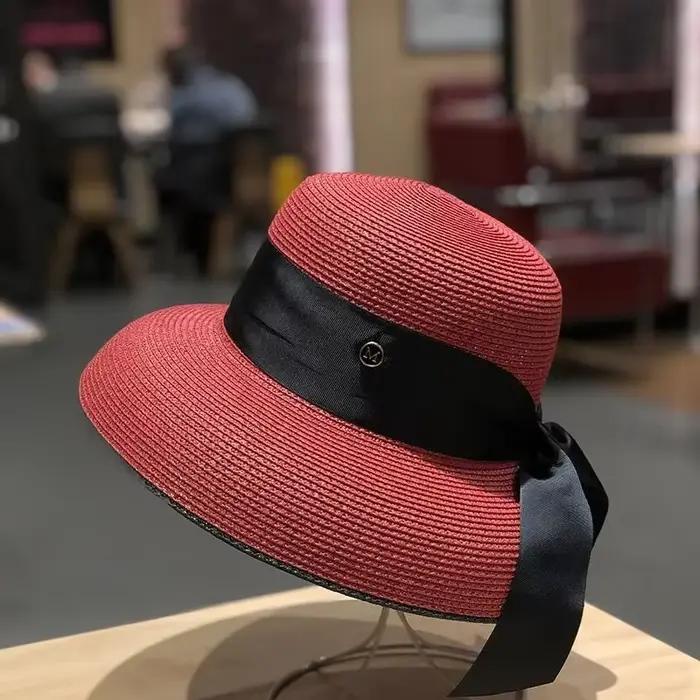 Chapeau de soleil en paille rétro français pour femmes avec détail d'arc - Style Hepburn élégant à large bord UPF 50+ Protection solaire pour les vacances à la plage