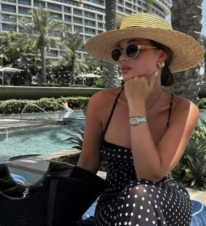 Chapeau de paille élégant à large bord pour femme