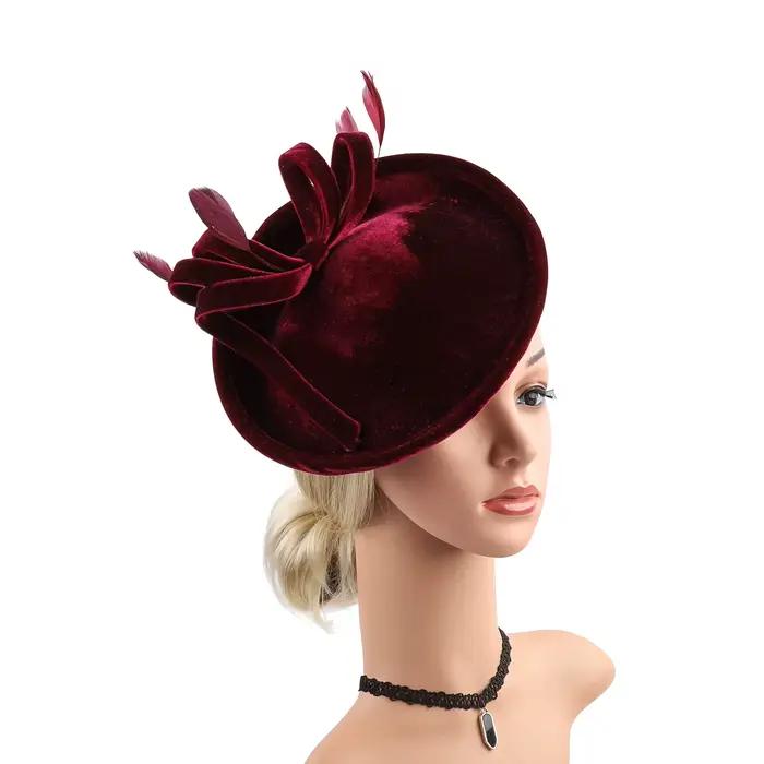 Chapeau de plumes fascinateur en velours pour l'hiver