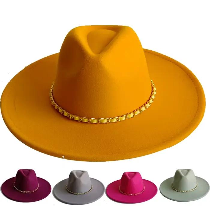 Chapeau Fedora jaune tendance avec chaîne colorée