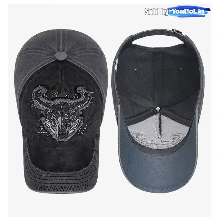 Casquette de baseball tête de taureau brodée