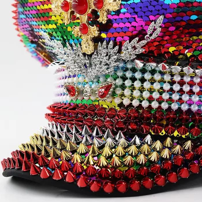 Chapeau de capitaine rouge fait à la main pour femmes et hommes, accessoire de fête et mascarade élégant et confortable