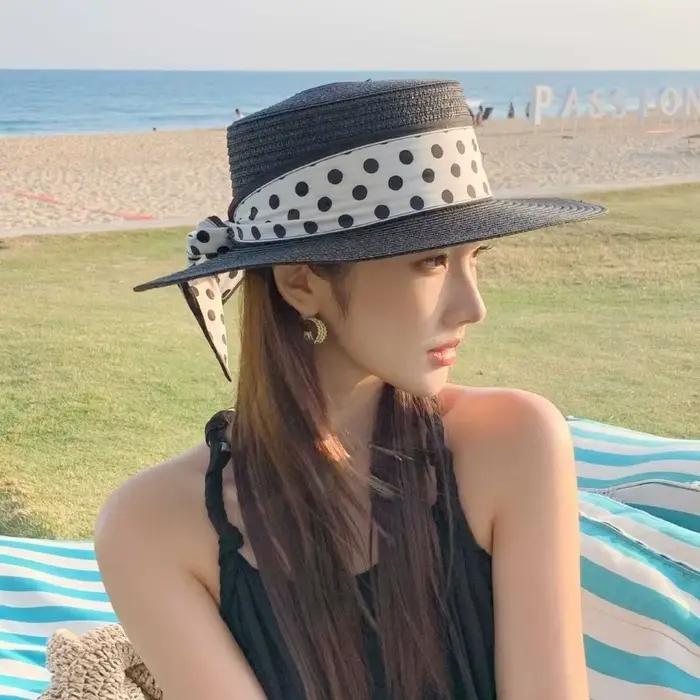 Chapeau de plage élégant en paille tressée avec perles