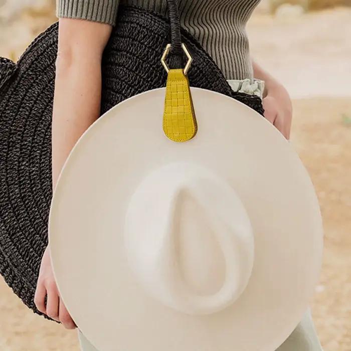 Clip de chapeau multifonctionnel en cuir pour sacs, clips de maintien de chapeau, porte-chapeau pour voyage et organisation à la maison