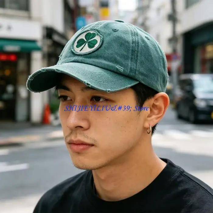 Casquette en coton brodée feuilles trèfle vertes E21F