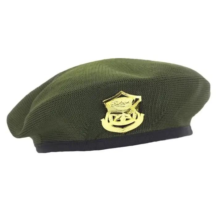 Béret en maille respirant avec écusson métallique étoile