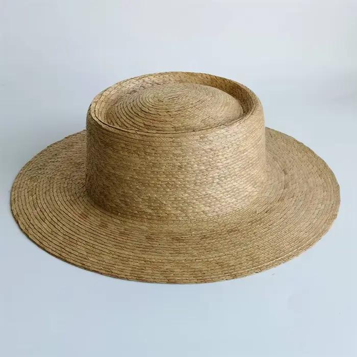 Chapeau de paille en feuilles de palmier