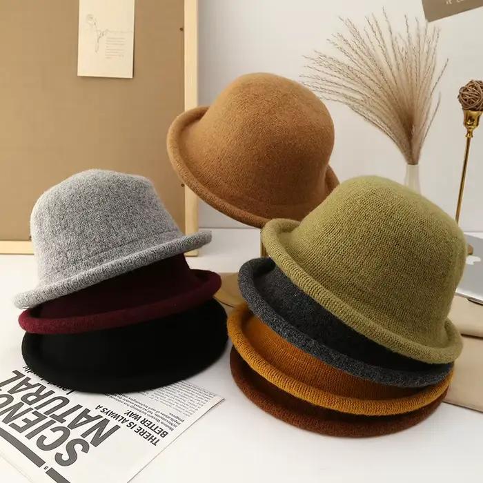 Chapeau en laine avec bord roulé pour femme