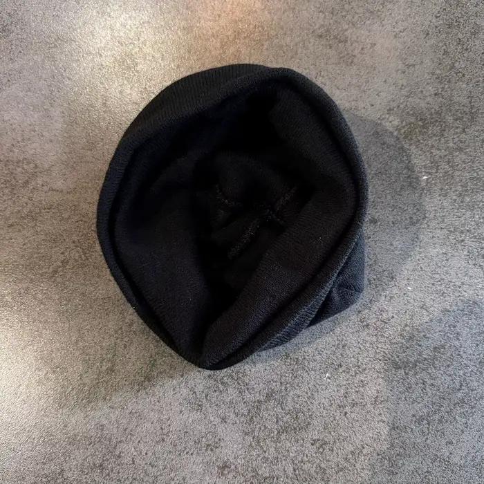 Bonnet tricoté à motif de lettres pour toutes les saisons