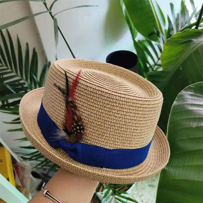 Chapeau Pork Pie vintage en paille avec plume