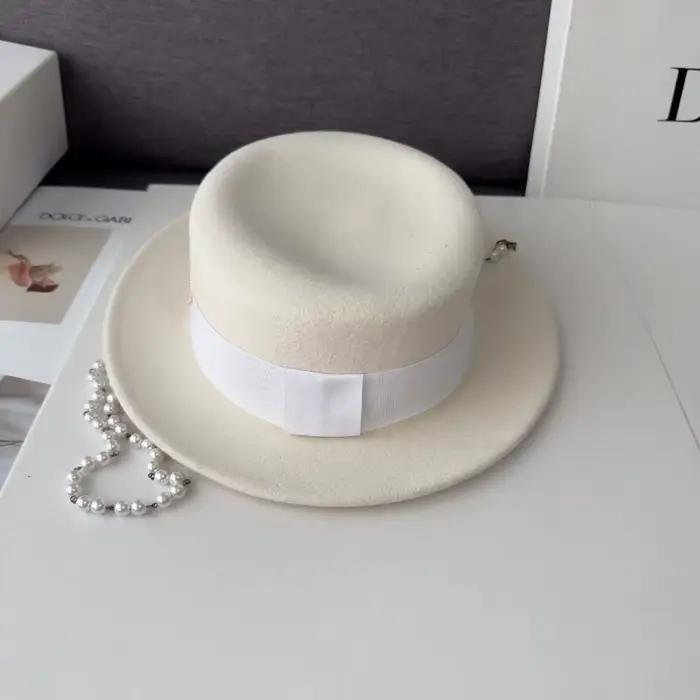 Chapeau Fedora de Luxe Rétro Brodé Lettres Perles Dorées pour Femme Automne Hiver