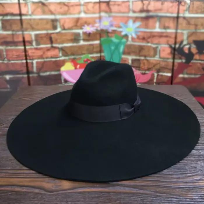Grand chapeau en feutre de laine à bord large pour femme