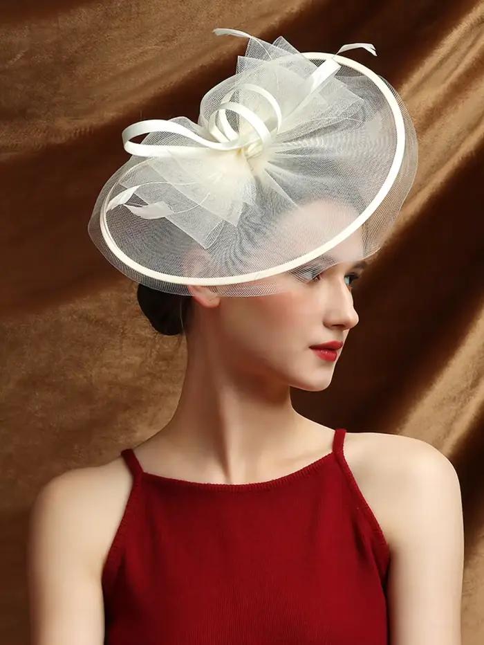 Chapeaux fascinateurs en maille de plumes