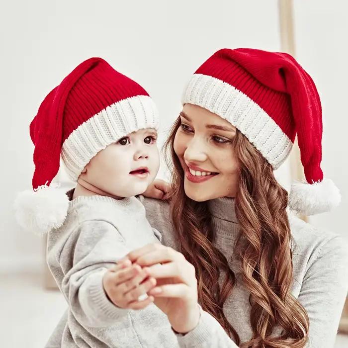 Chapeau de Noël mignon avec pompon pour bébé et adulte