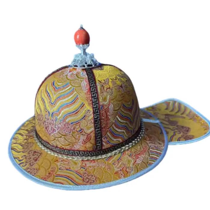 Chapeau mongol à pointe doré
