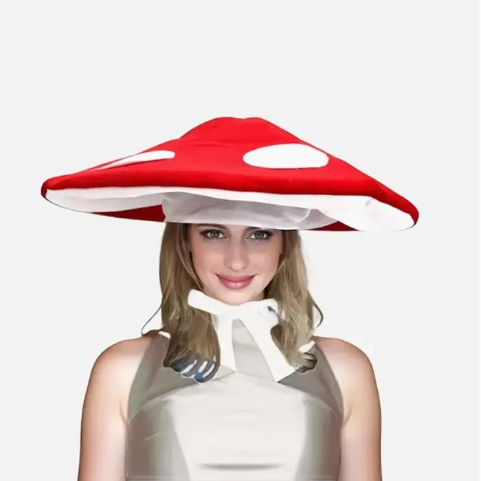 Chapeau de champignon festif avec corde