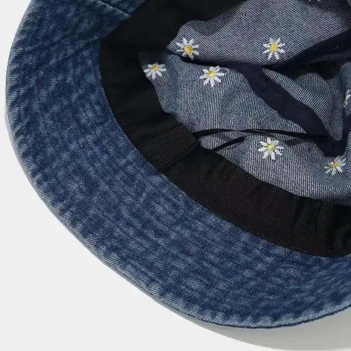 Chapeaux de pêcheur en jean brodés Daisy