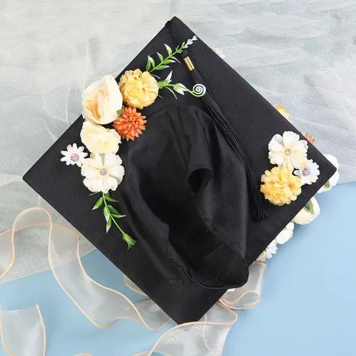 Casquette de remise de diplôme durable avec fleurs de médecin