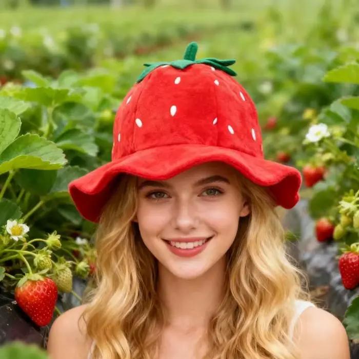Chapeau au design mignon en forme de fraise