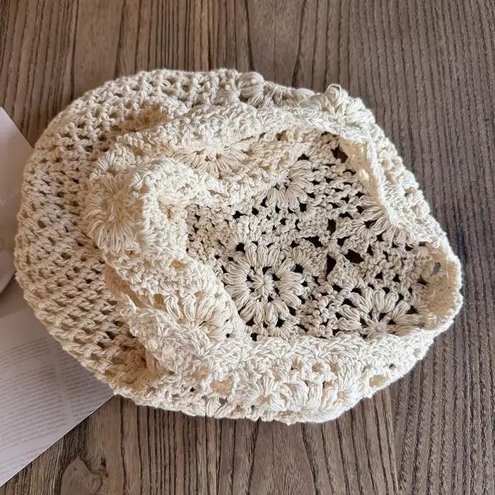 Chapeau tricoté au crochet à la main