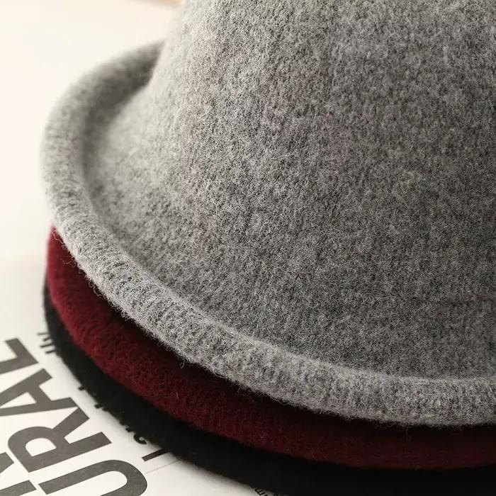Chapeau en laine avec bord roulé pour femme