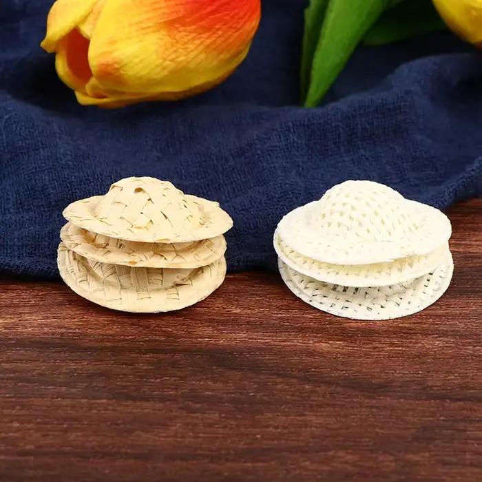 Mini chapeau de paille pour maison de poupée