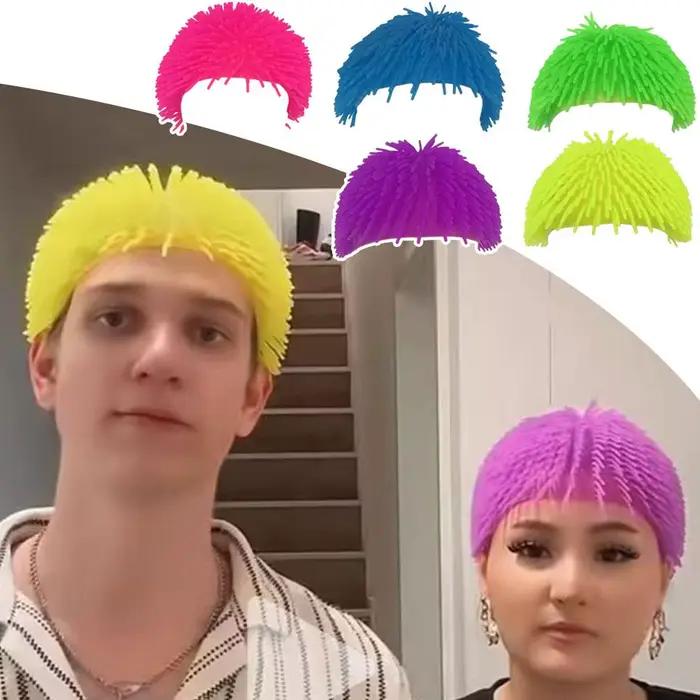 Chapeau de farces à boule pointue