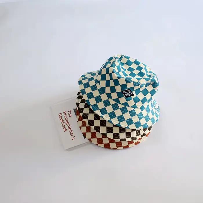 Chapeau seau à motif damier pour enfants