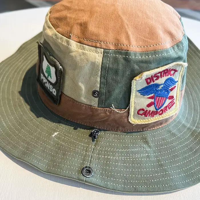 Chapeau bob brodé à blocs de couleur de style américain