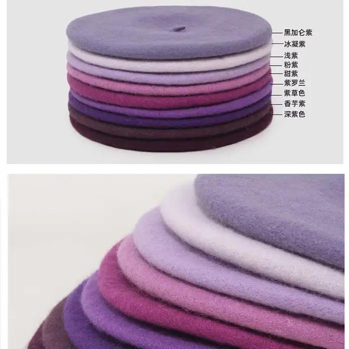 Béret de couleur violette