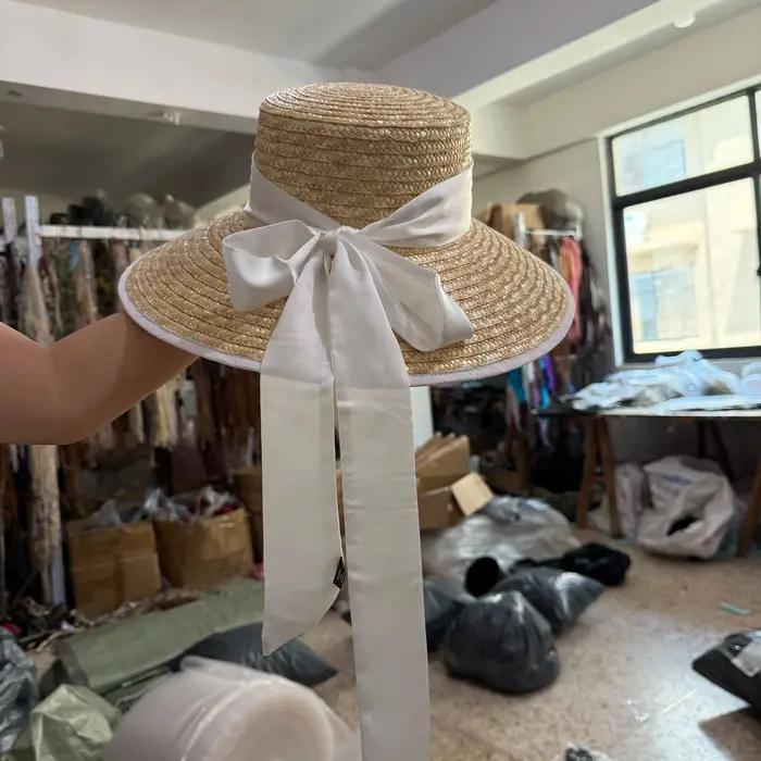 Chapeau d'été en paille style Hepburn