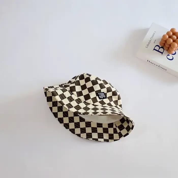 Chapeau seau à motif damier pour enfants