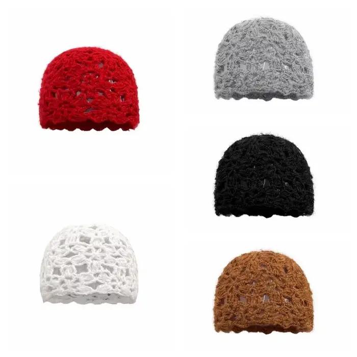 Bonnet japonais à fleurs en crochet de couleur unie