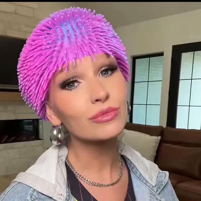 Chapeau foufou amusant avec poils en TPR