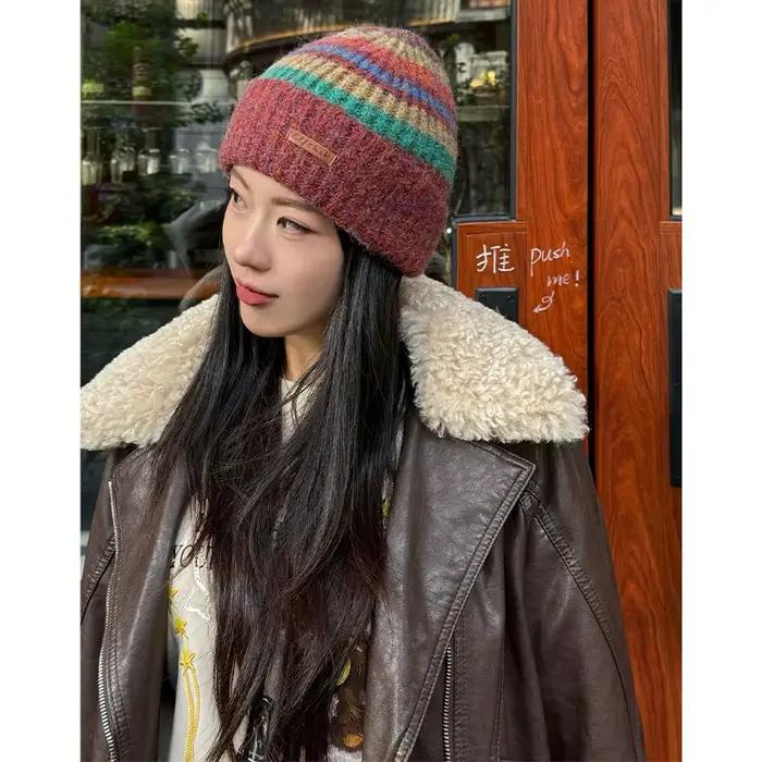 ELFSACK Bonnet en tricot chaud à rayures arc-en-ciel pour femme