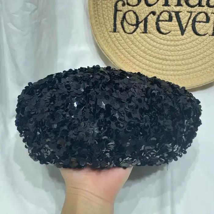 Béret fin à paillettes scintillantes