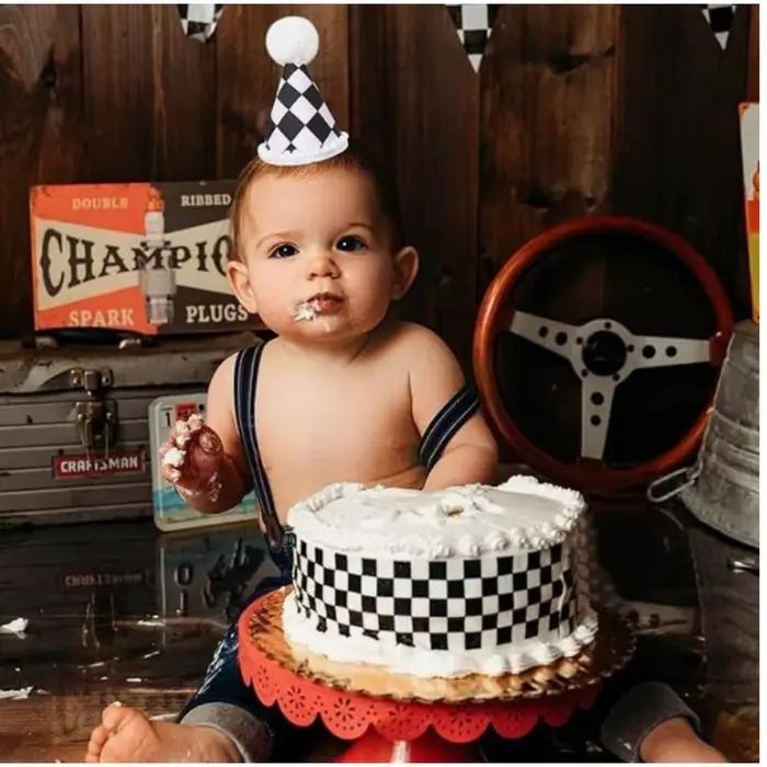 Chapeau d'anniversaire sur le thème de la course