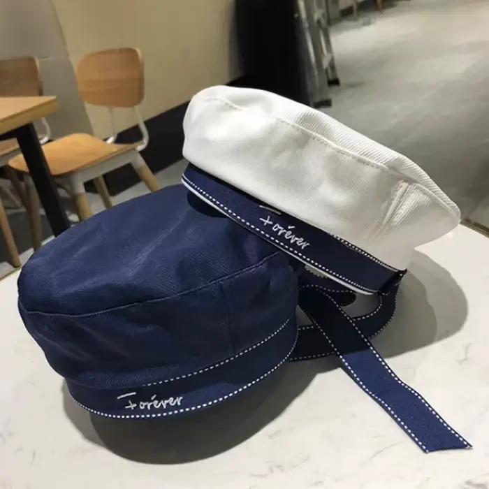 Chapeau de marin bleu marine mignon
