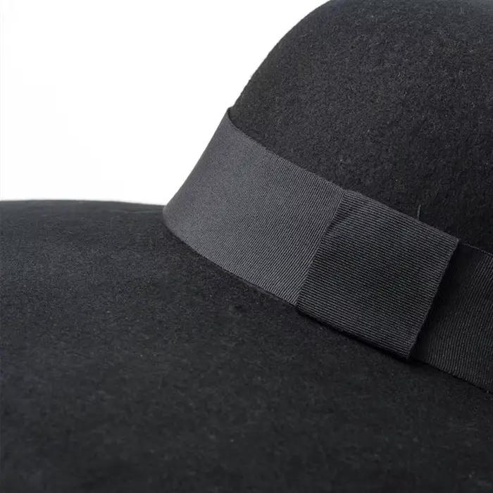 Grand chapeau en feutre de laine à bord large pour femme