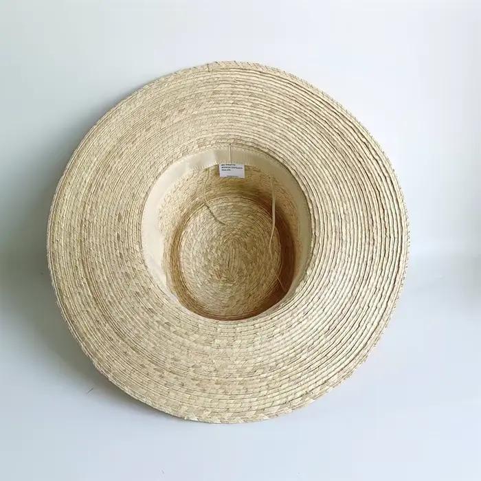 Chapeau de paille en feuilles de palmier