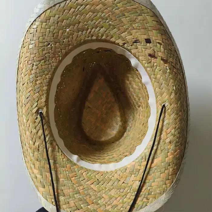 Chapeau de paille à large bord