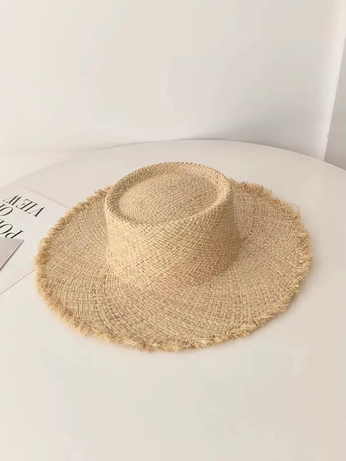 Chapeau de paille en raphia