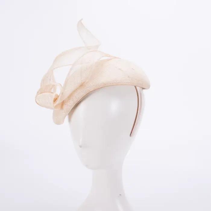 Chapeau en forme de larme pour femme