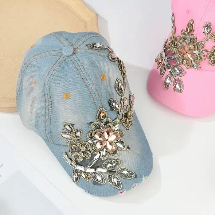 Chapeau de sport pour femme orné de strass appliqués à la main